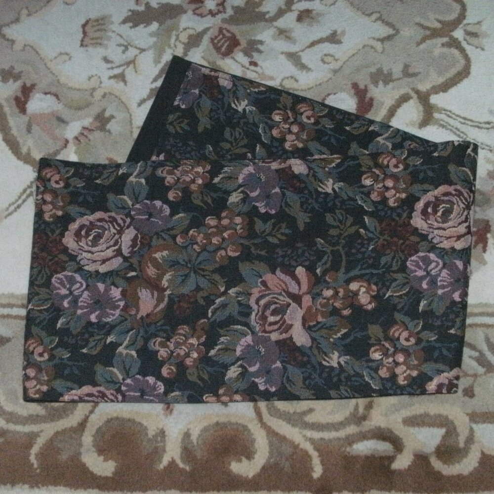 CRATE & BARREL TAPESTRY TABLE RUNNER LINENS 84x13 FLORAL FLOWERS CLASSIC PATTERN